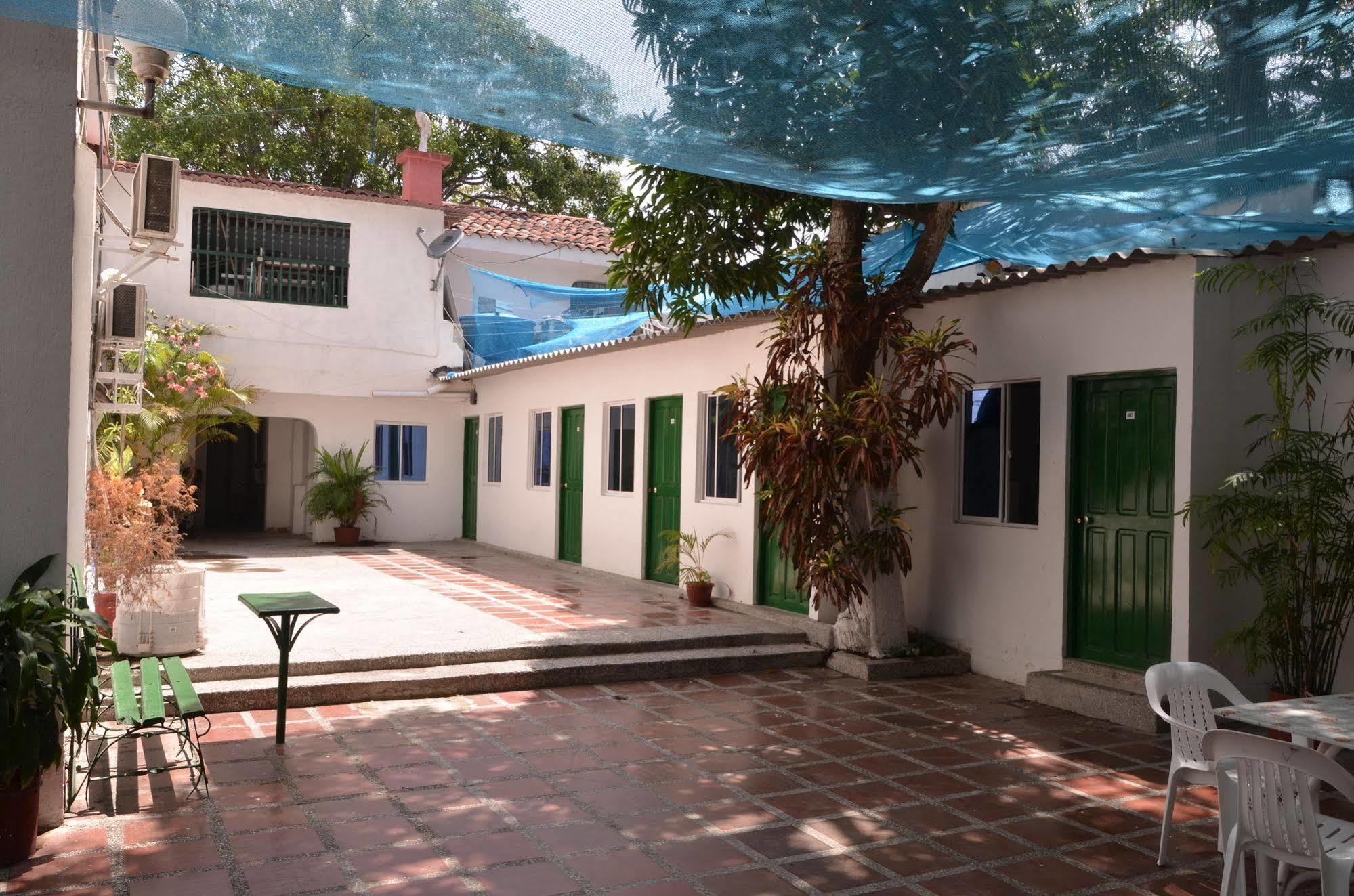 Hotel Vargas Airport Cartagena ภายนอก รูปภาพ