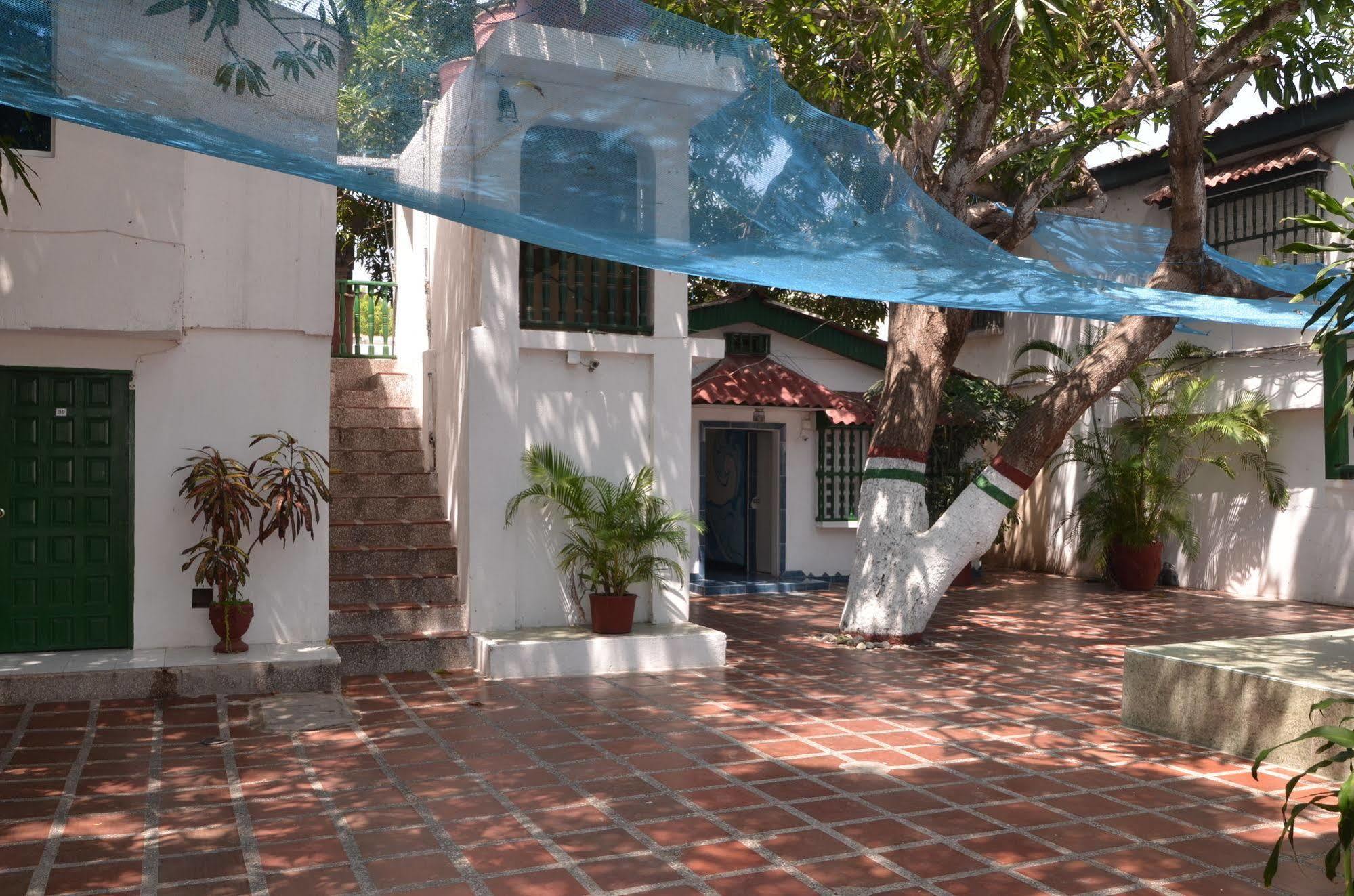 Hotel Vargas Airport Cartagena ภายนอก รูปภาพ
