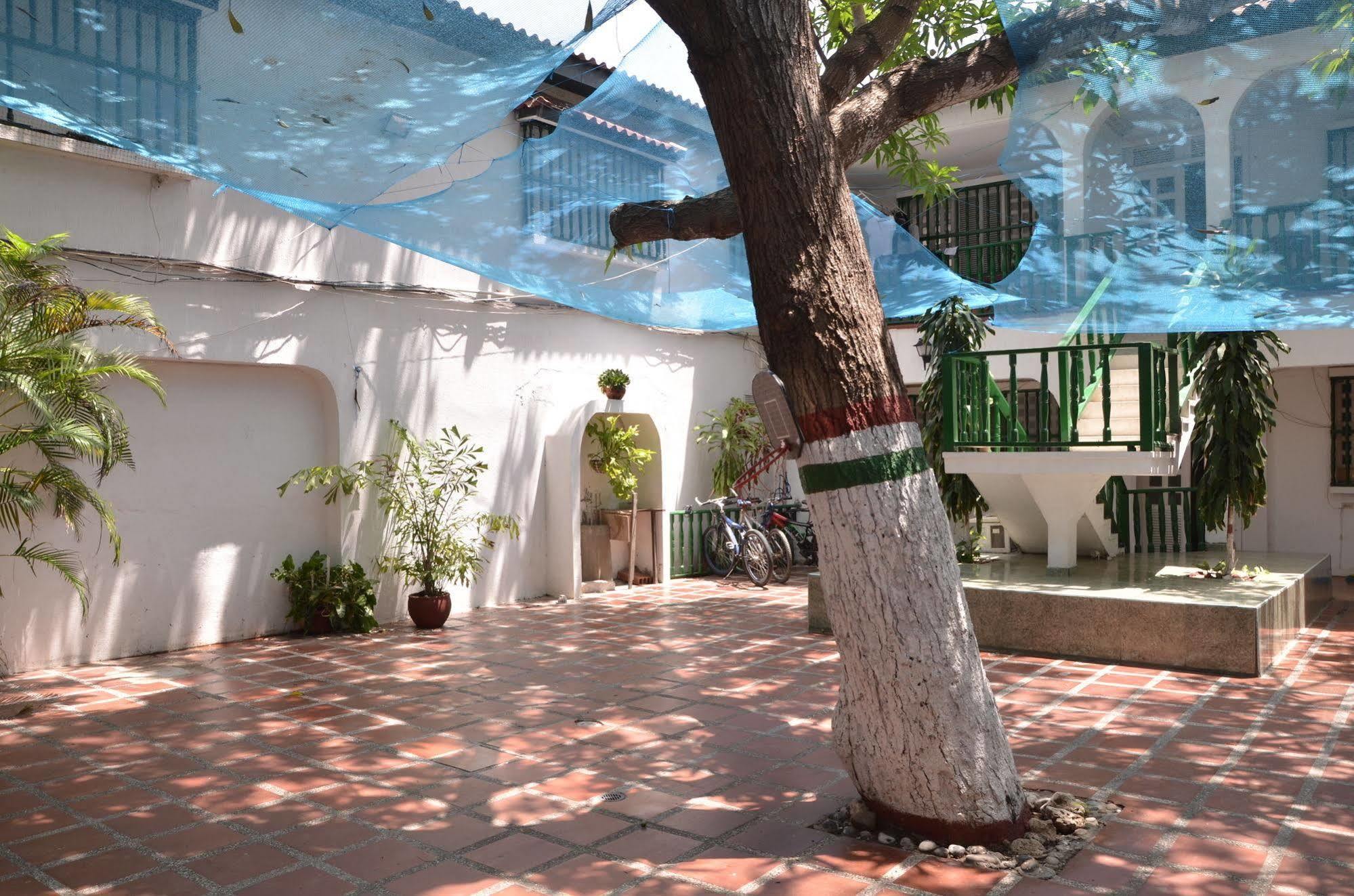 Hotel Vargas Airport Cartagena ภายนอก รูปภาพ