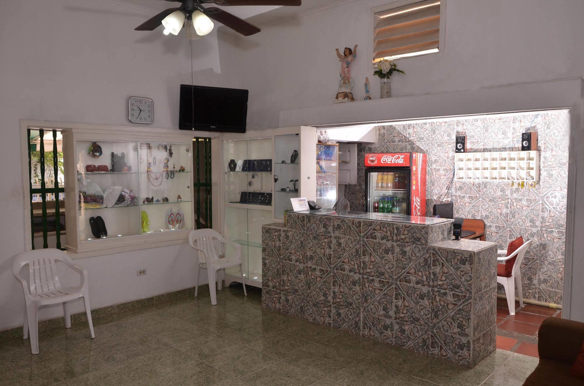 Hotel Vargas Airport Cartagena ภายนอก รูปภาพ