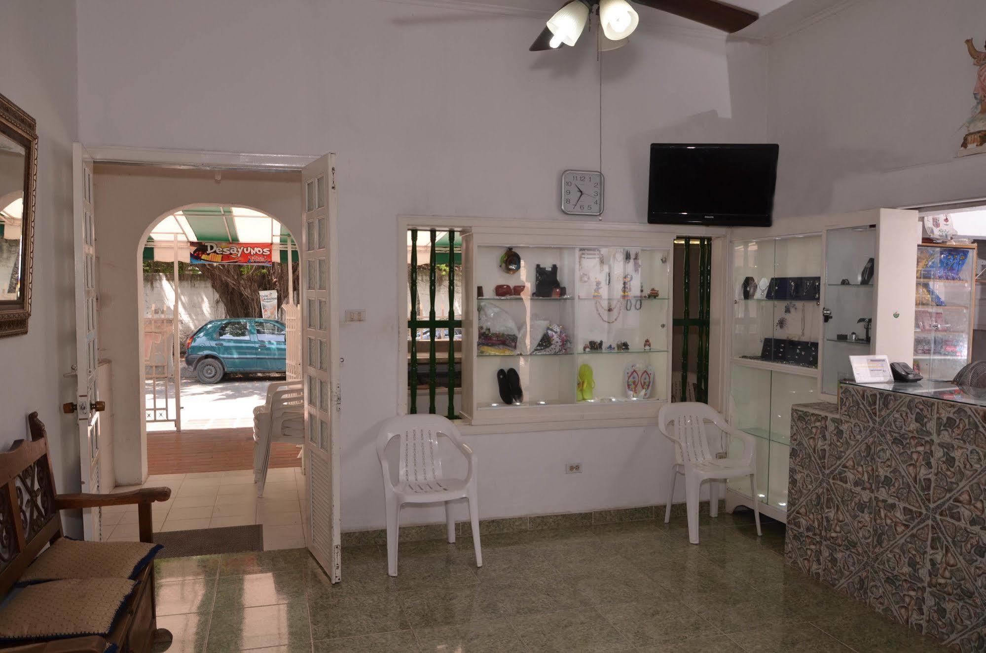Hotel Vargas Airport Cartagena ภายนอก รูปภาพ