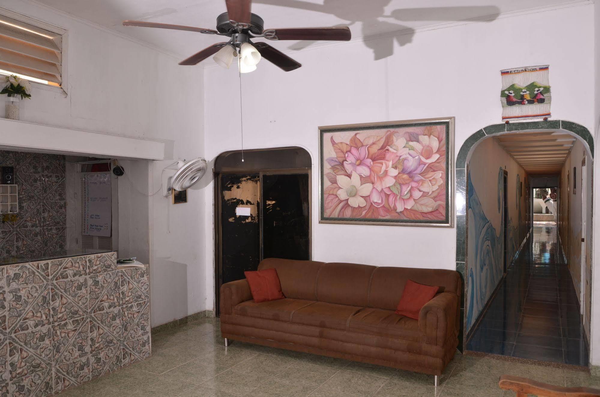Hotel Vargas Airport Cartagena ภายนอก รูปภาพ