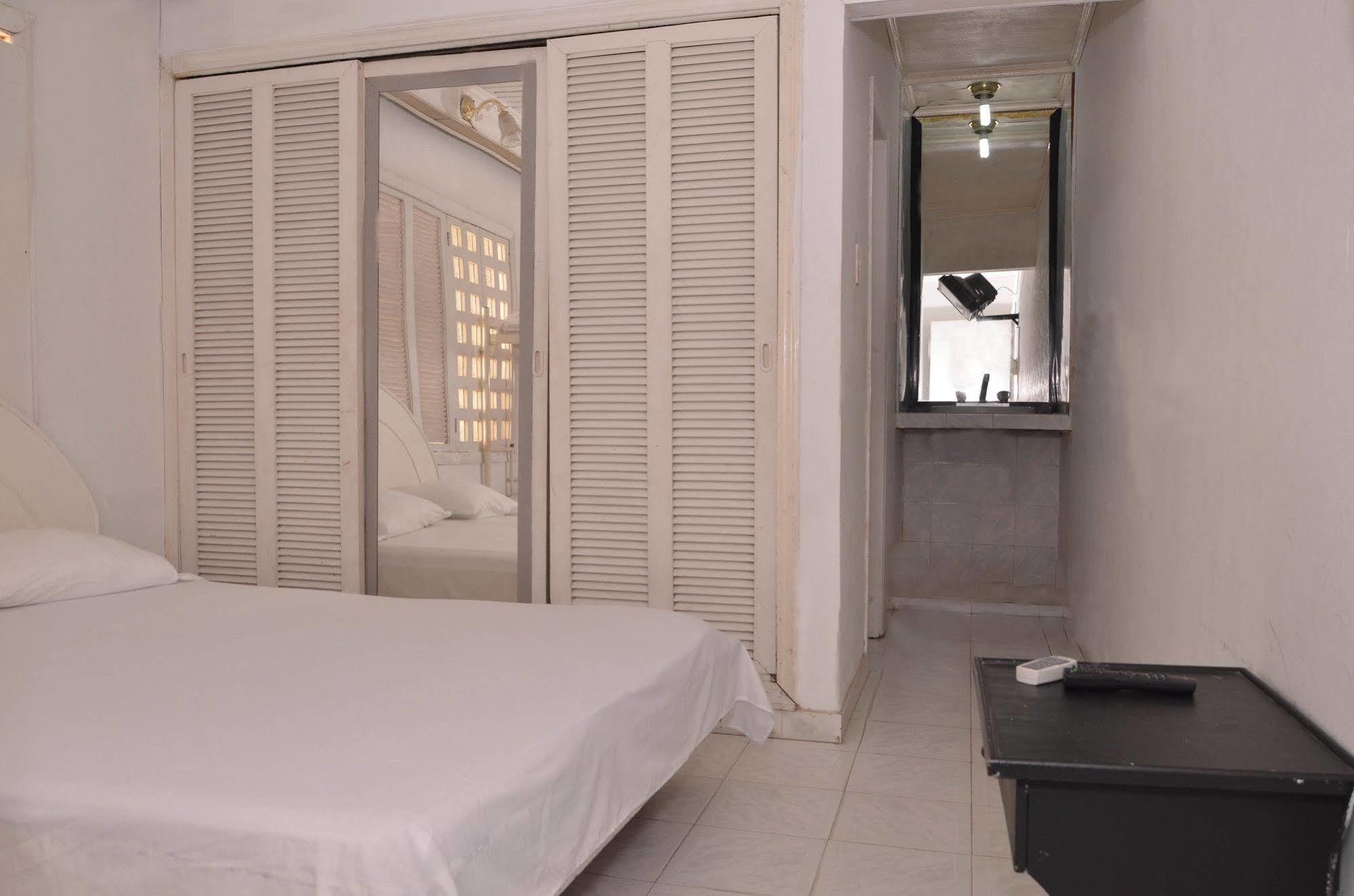 Hotel Vargas Airport Cartagena ภายนอก รูปภาพ