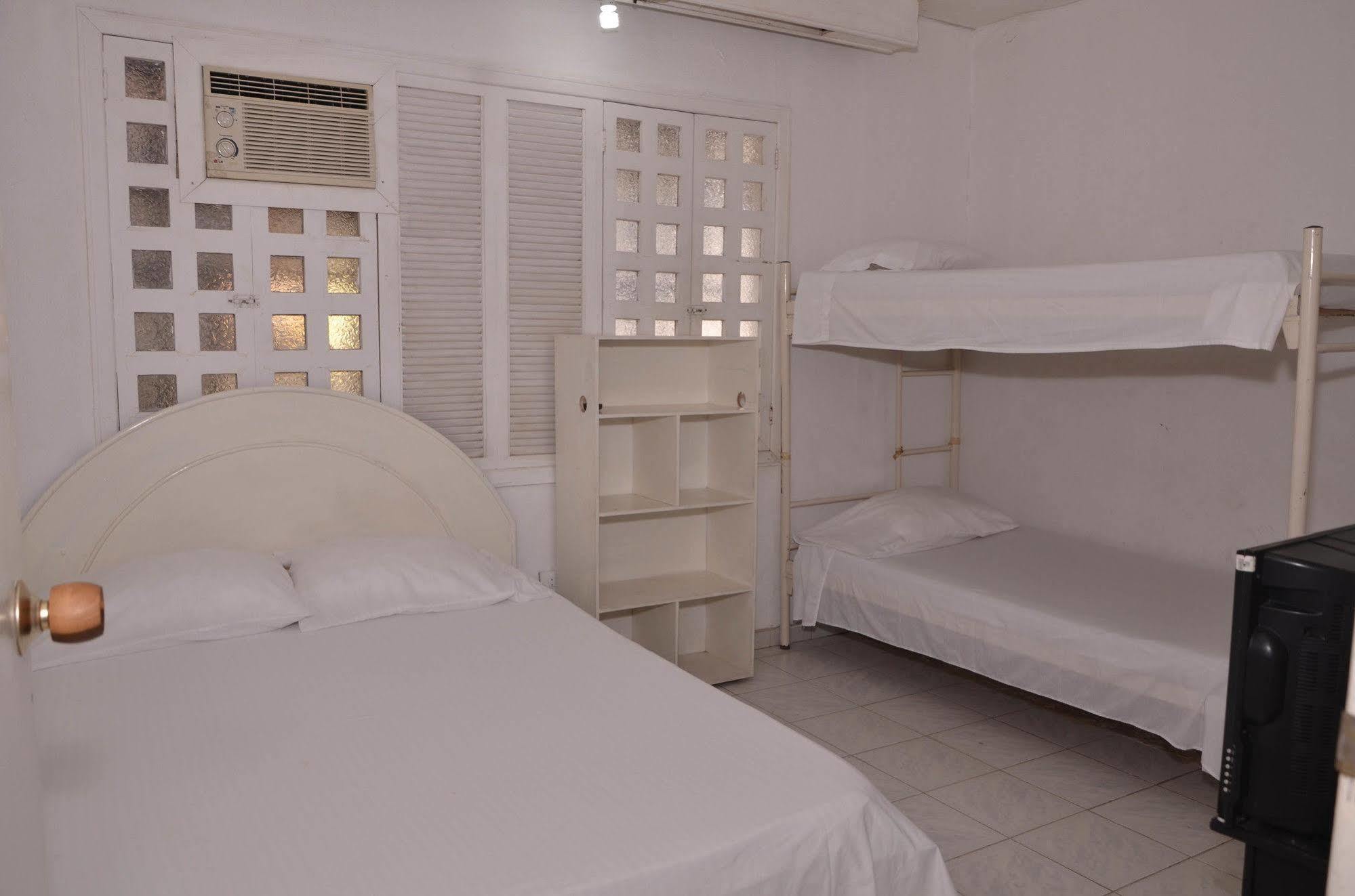 Hotel Vargas Airport Cartagena ภายนอก รูปภาพ