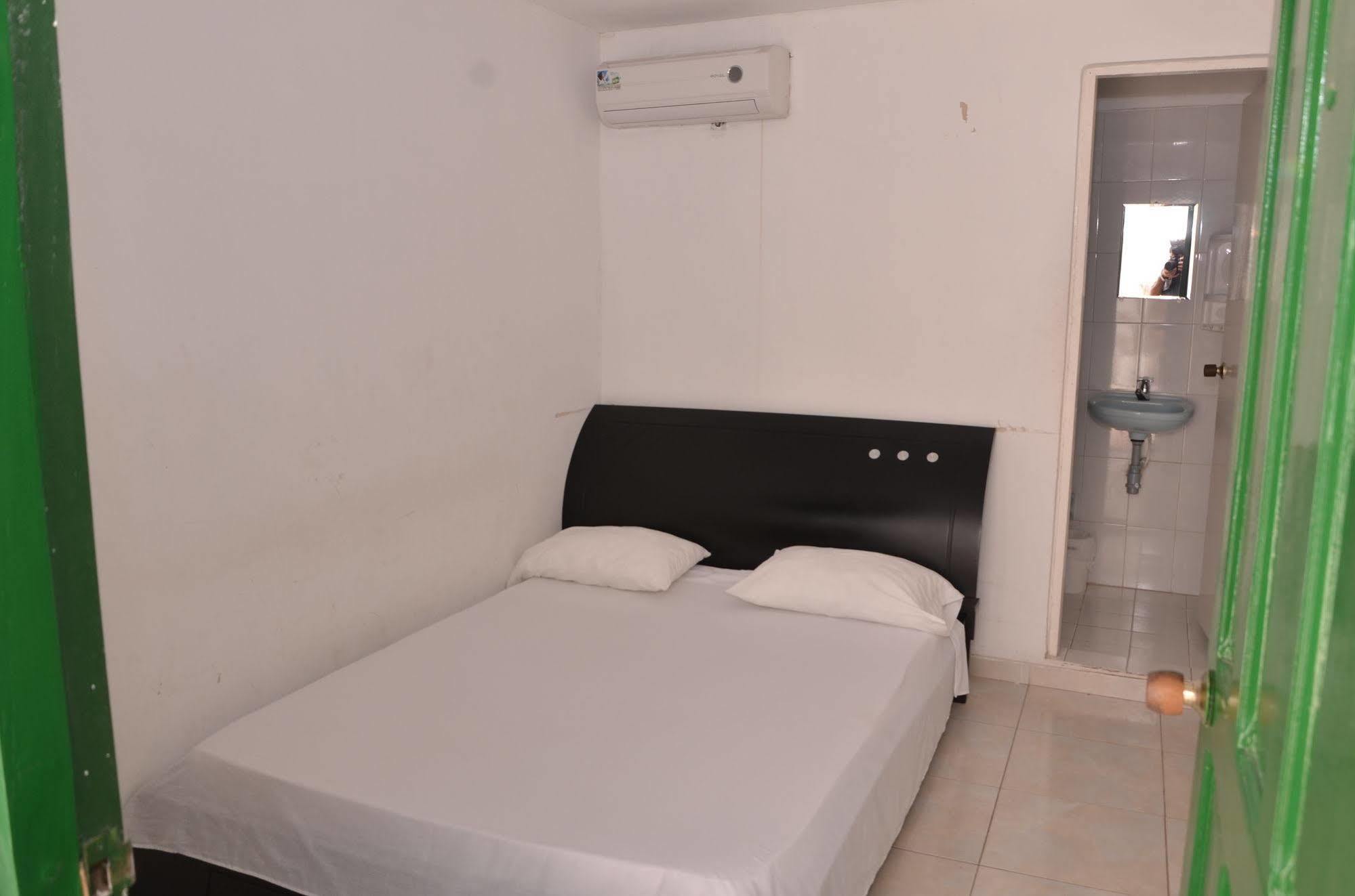 Hotel Vargas Airport Cartagena ภายนอก รูปภาพ