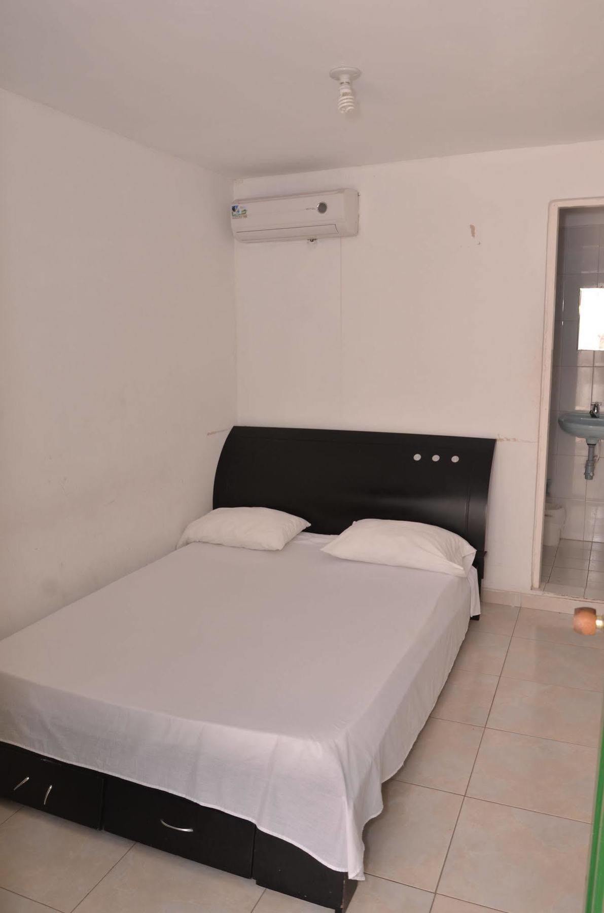 Hotel Vargas Airport Cartagena ภายนอก รูปภาพ