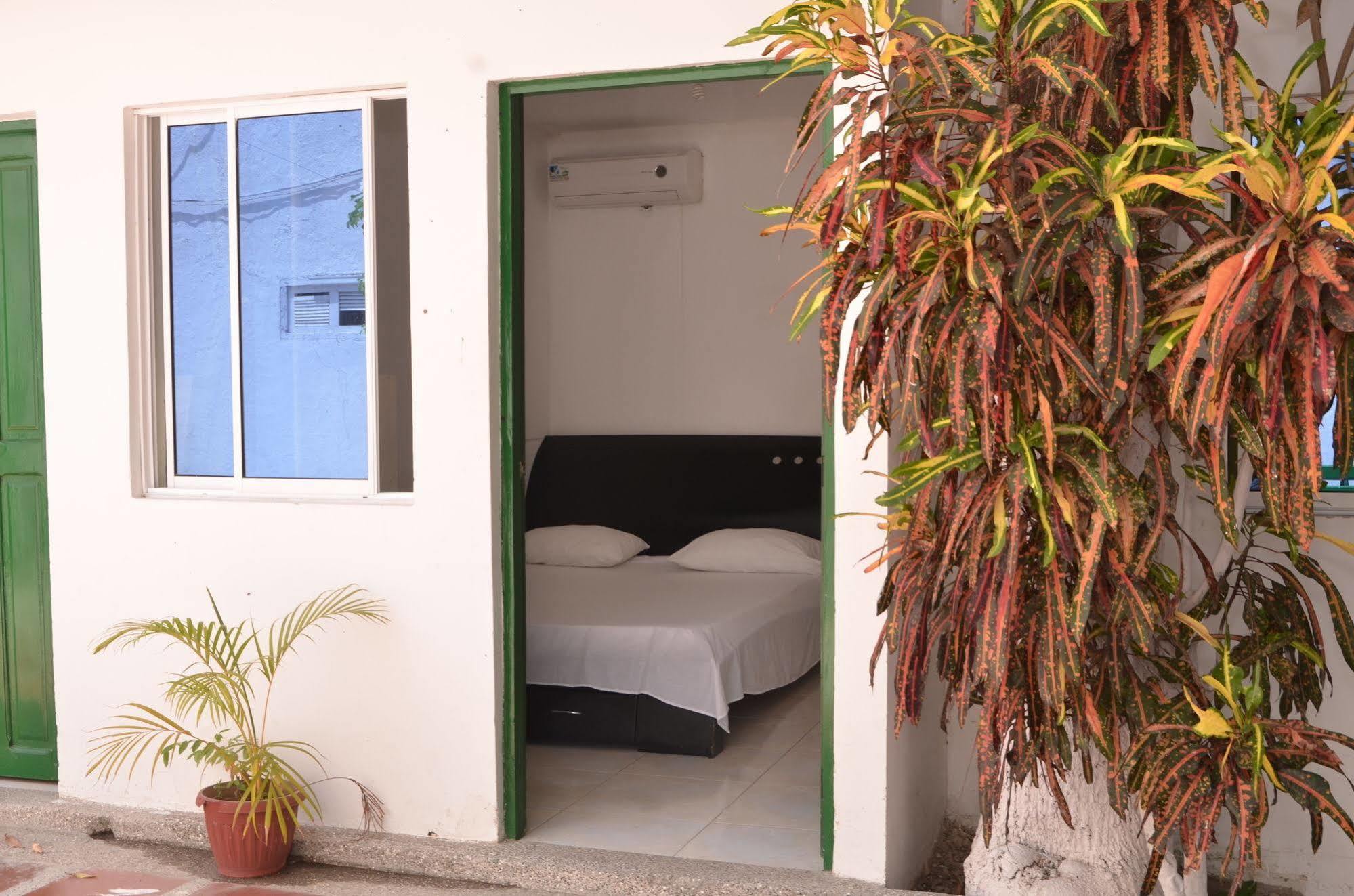Hotel Vargas Airport Cartagena ภายนอก รูปภาพ