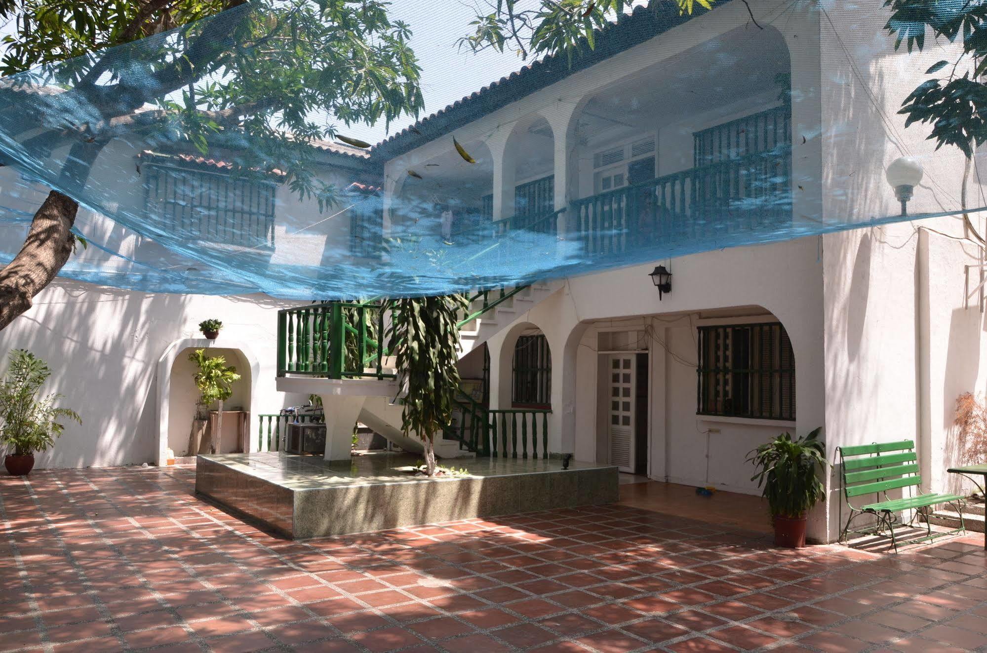 Hotel Vargas Airport Cartagena ภายนอก รูปภาพ
